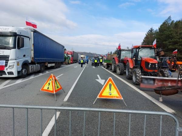 Rolniczy protest i utrudnienia w ruchu na przejściu granicznym w Barwinku