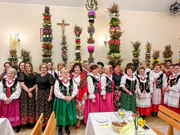 Konkurs Wielkanocny w Skalniku. 14 Kół Gospodyń Wiejskich zaprezentowało wielkanocne palmy i pisanki