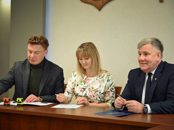  Podpisanie umowy na przebudowę drogi w Kątach