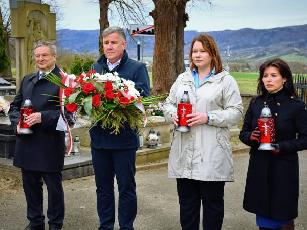 86. rocznica Zbrodni Katyńskiej. W Nowym Żmigrodzie uczczono pamięć pomordowanych rodaków